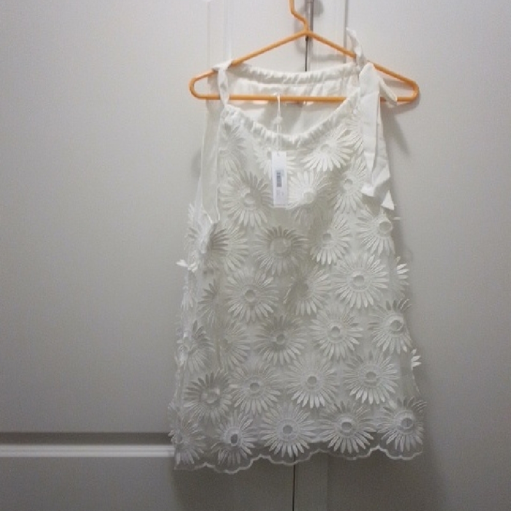 NWT Trina Turk Ivory Floral Embroidered Top